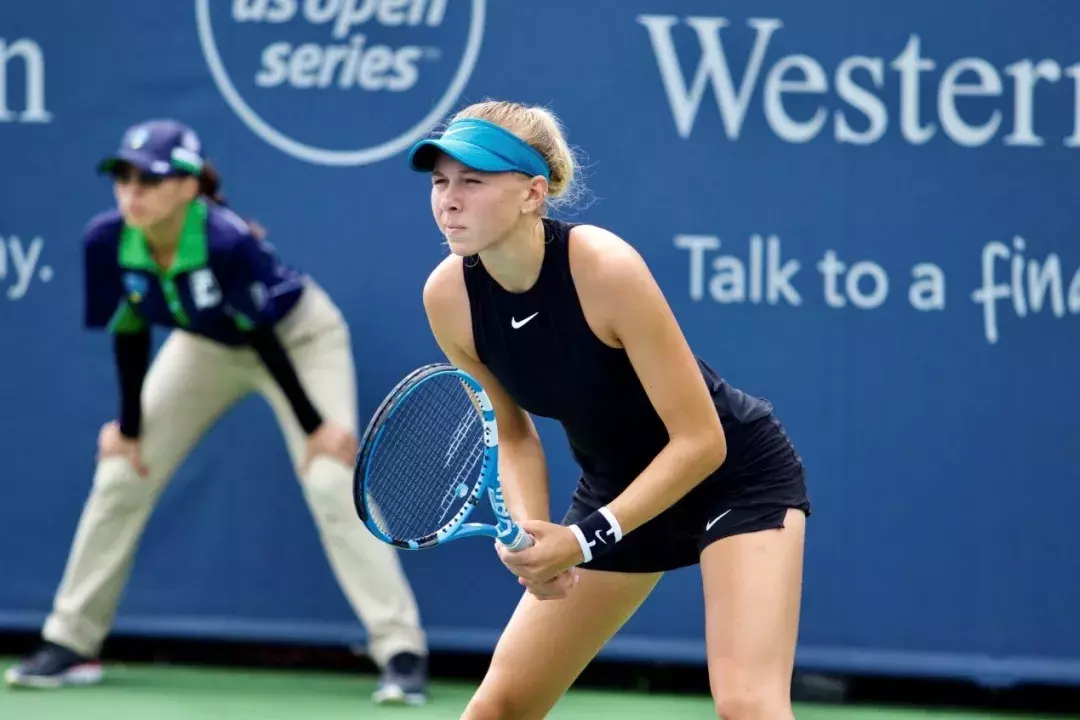 科维托娃重要时刻出色发挥，FPX带队取胜！-爱游戏中国官网